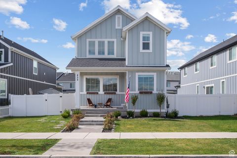 Photo of 453 N NORTHSHORE DR, Saratoga Springs, UT 84045 (MLS # 2117813)