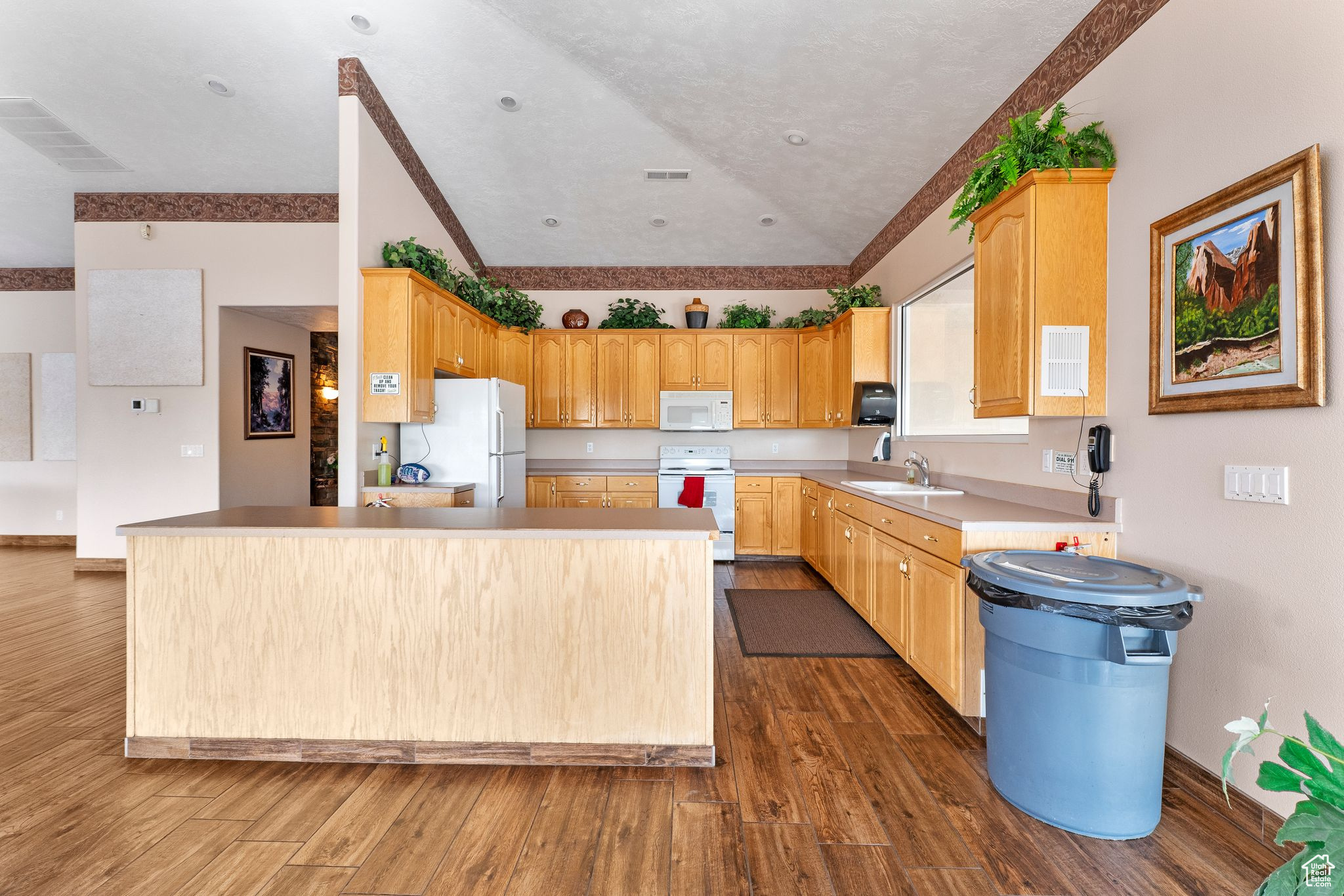 KNOLLS AT GREEN SPRING - Residential