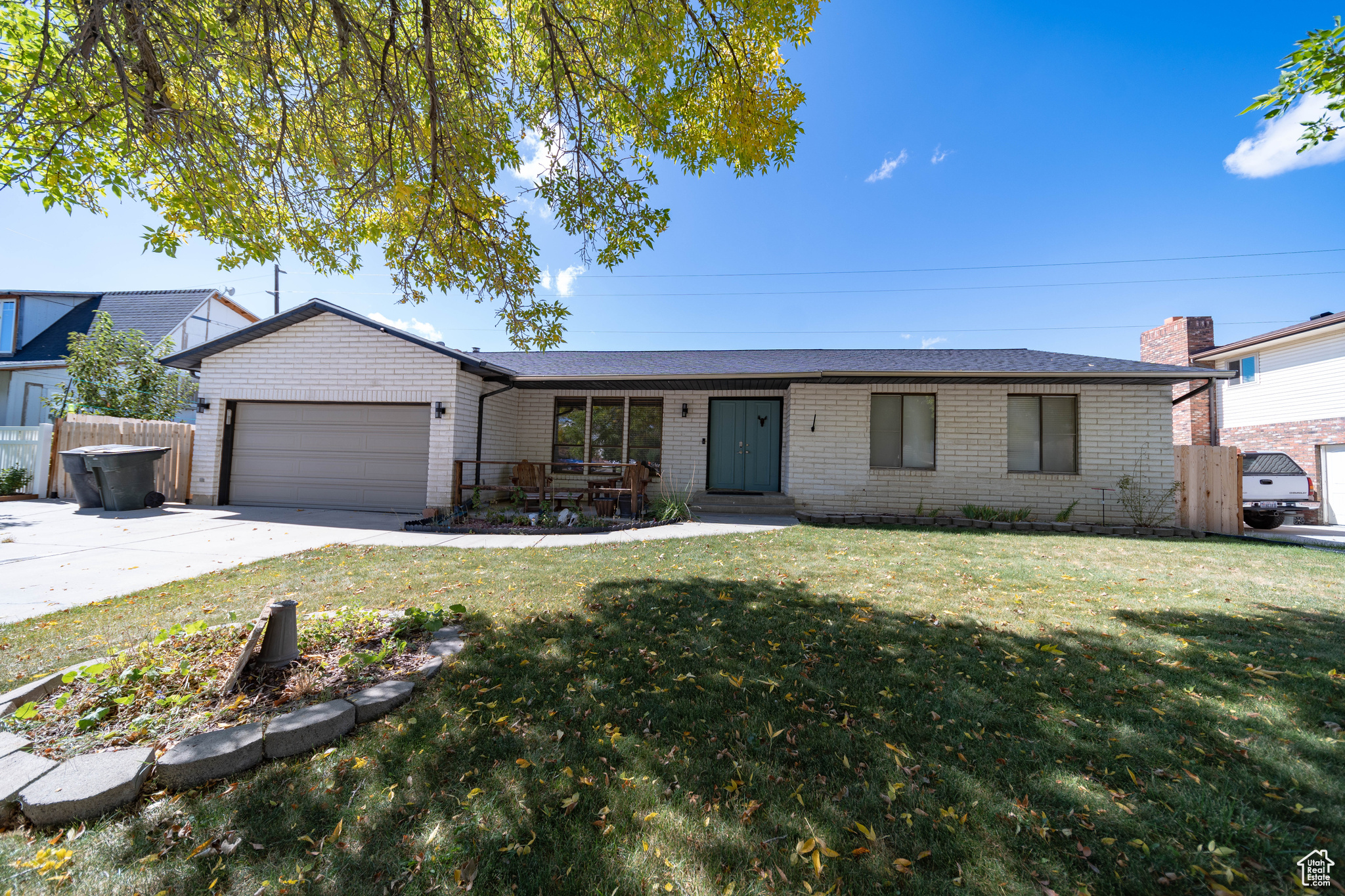 Square footage figures are provided as a courtesy estimate only and were obtained from court house records. Buyer is advised to obtain an independent measurement. Very nice cozy home located in Castle Height area. This 5 bedroom 3 bath home is looking for a new owner. Large open kitchen open to the main level family room. Basement area has a large family room with a office area or second basement bedroom. Sellers are leaving the pool table and treadmill for the new owners.. Owners are relocating and are very motivated to sell quickly. Call today before this home is sold.