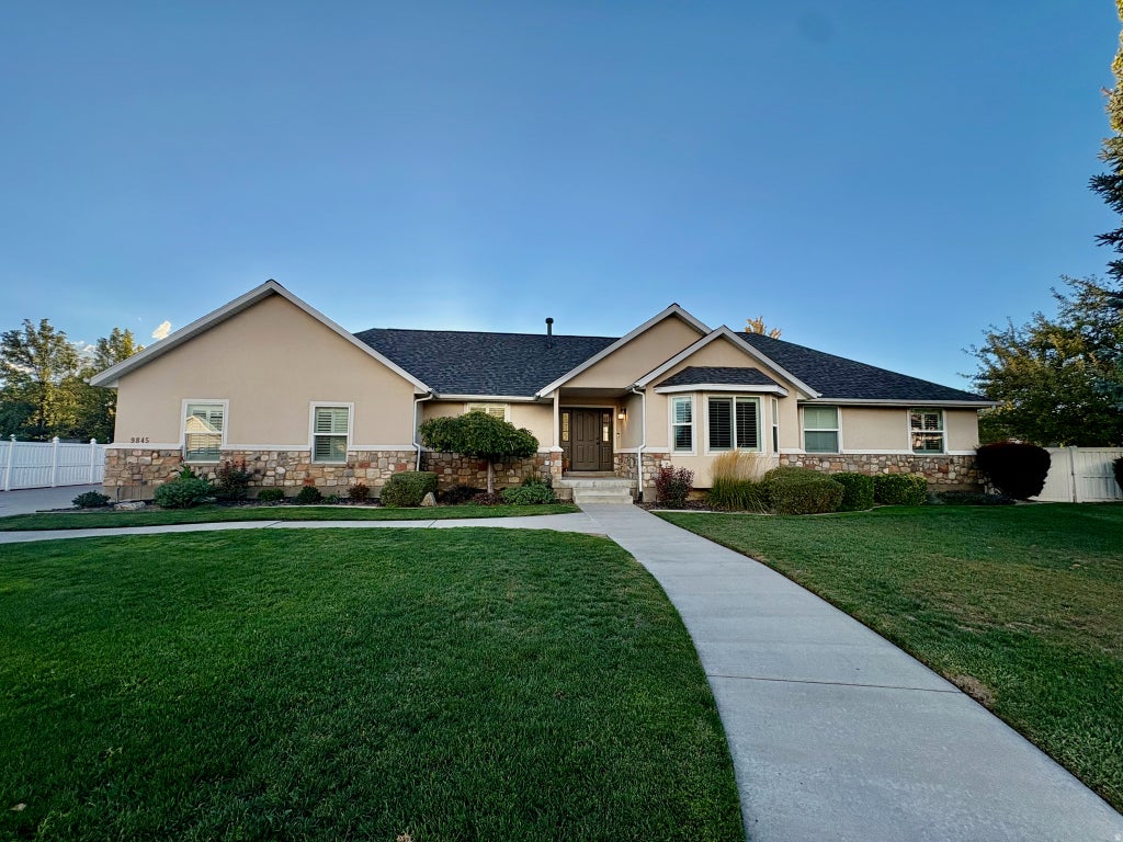 Photo of 9845 N 6130 W, Highland, UT 84003 (MLS # 2186097)