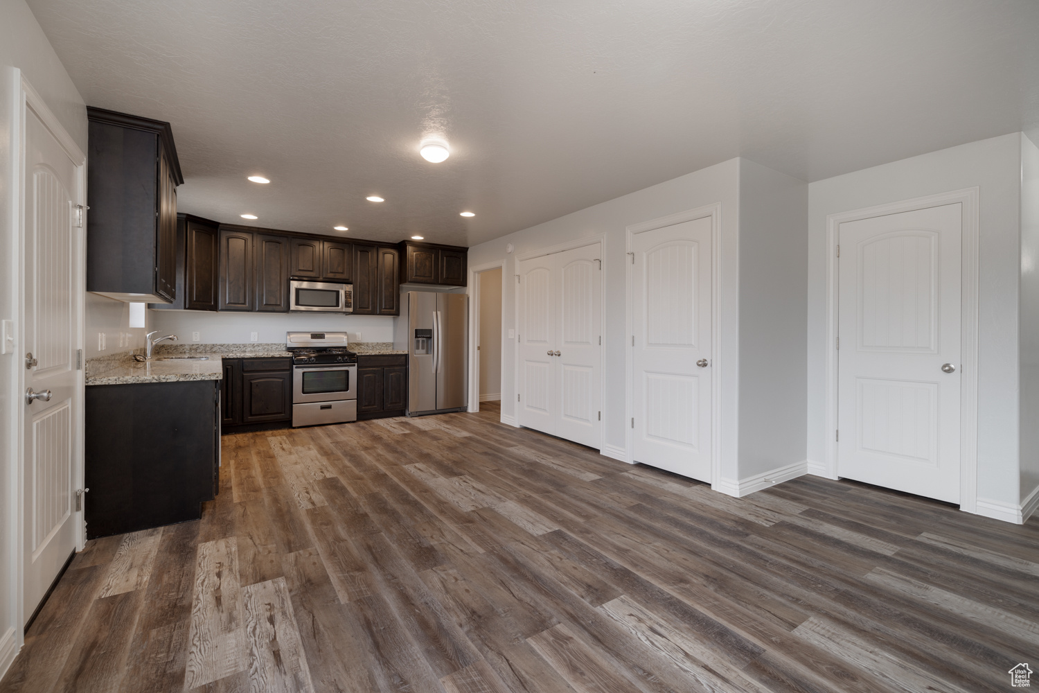 BALLARD ESTATES - Residential