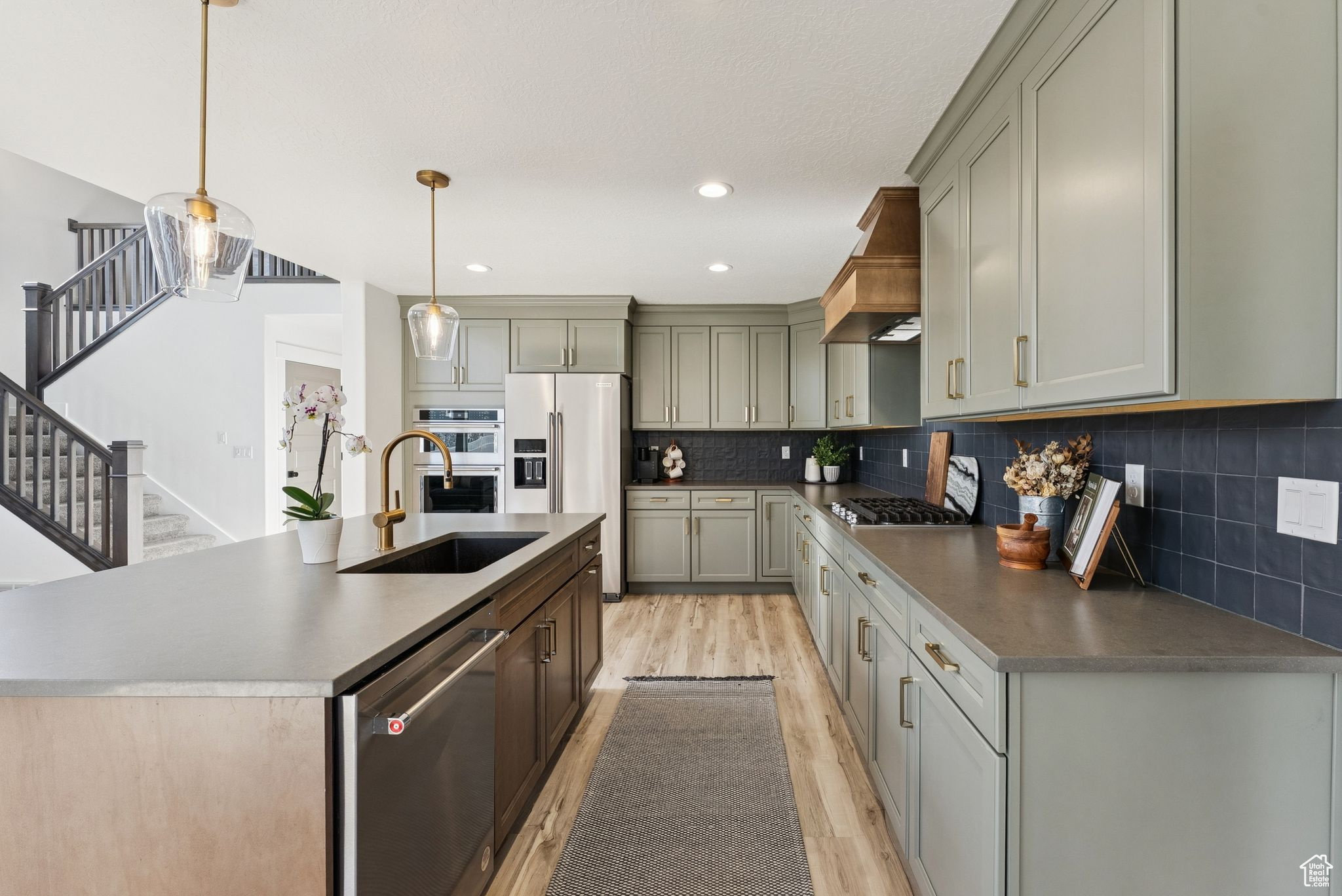 MOUNTAIN RIDGE - Residential