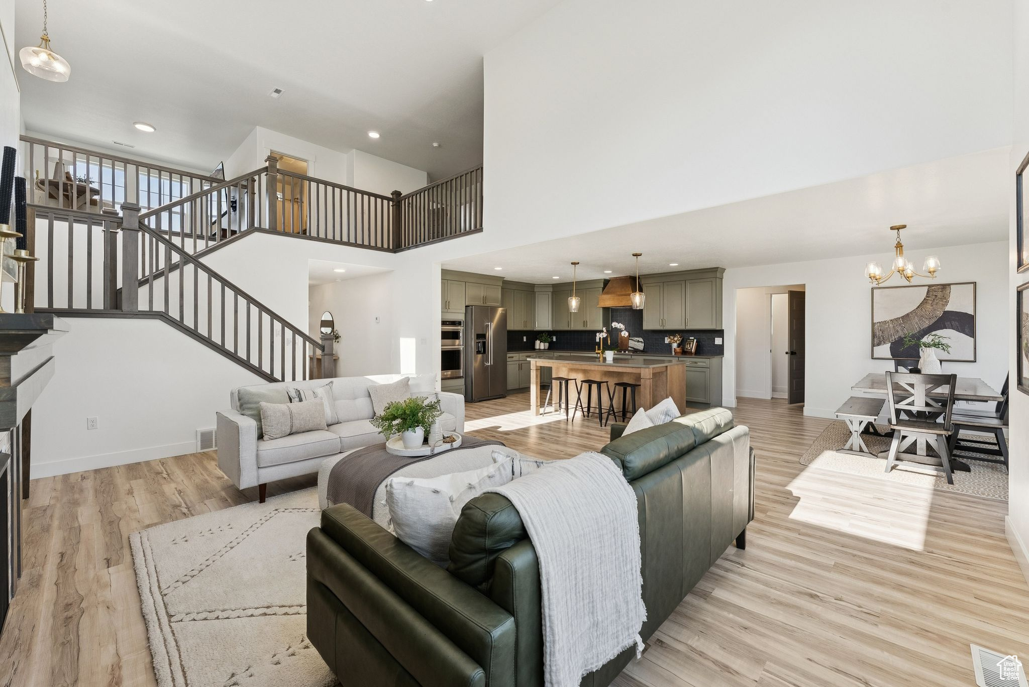 MOUNTAIN RIDGE - Residential