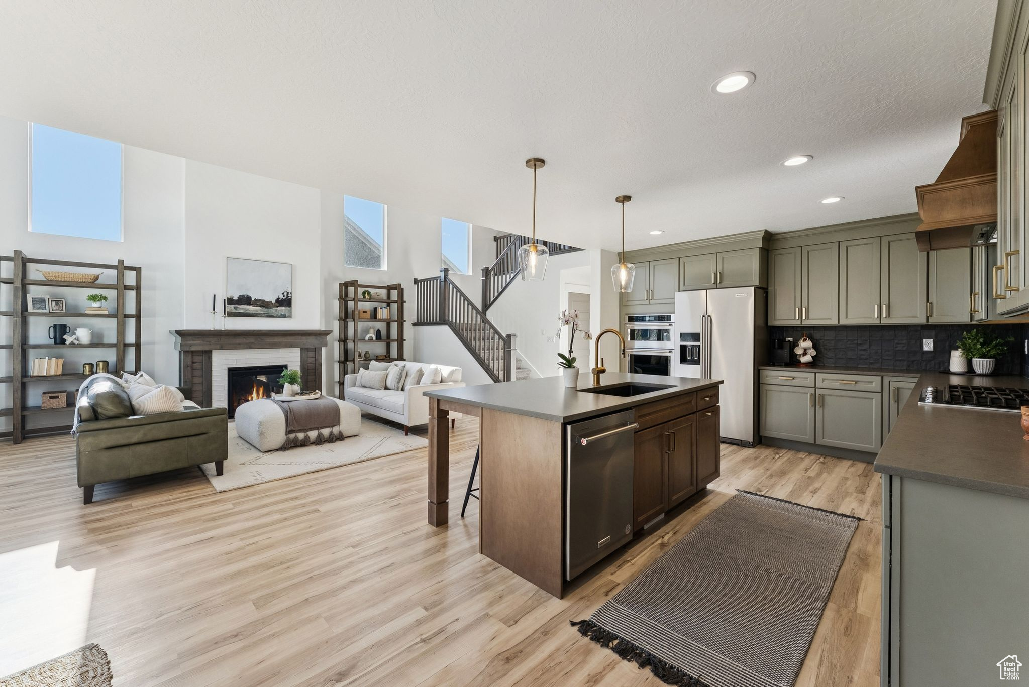 MOUNTAIN RIDGE - Residential