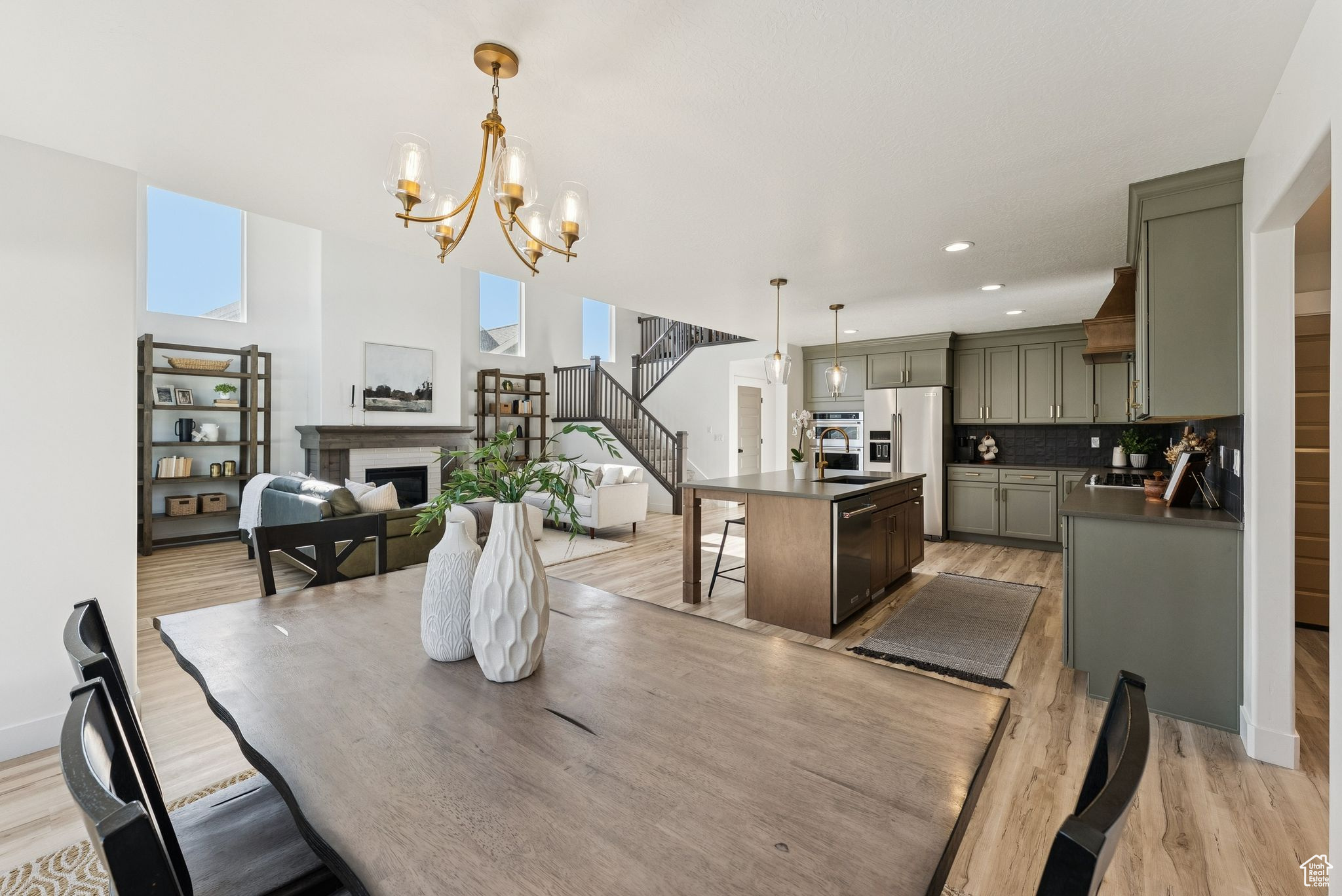 MOUNTAIN RIDGE - Residential