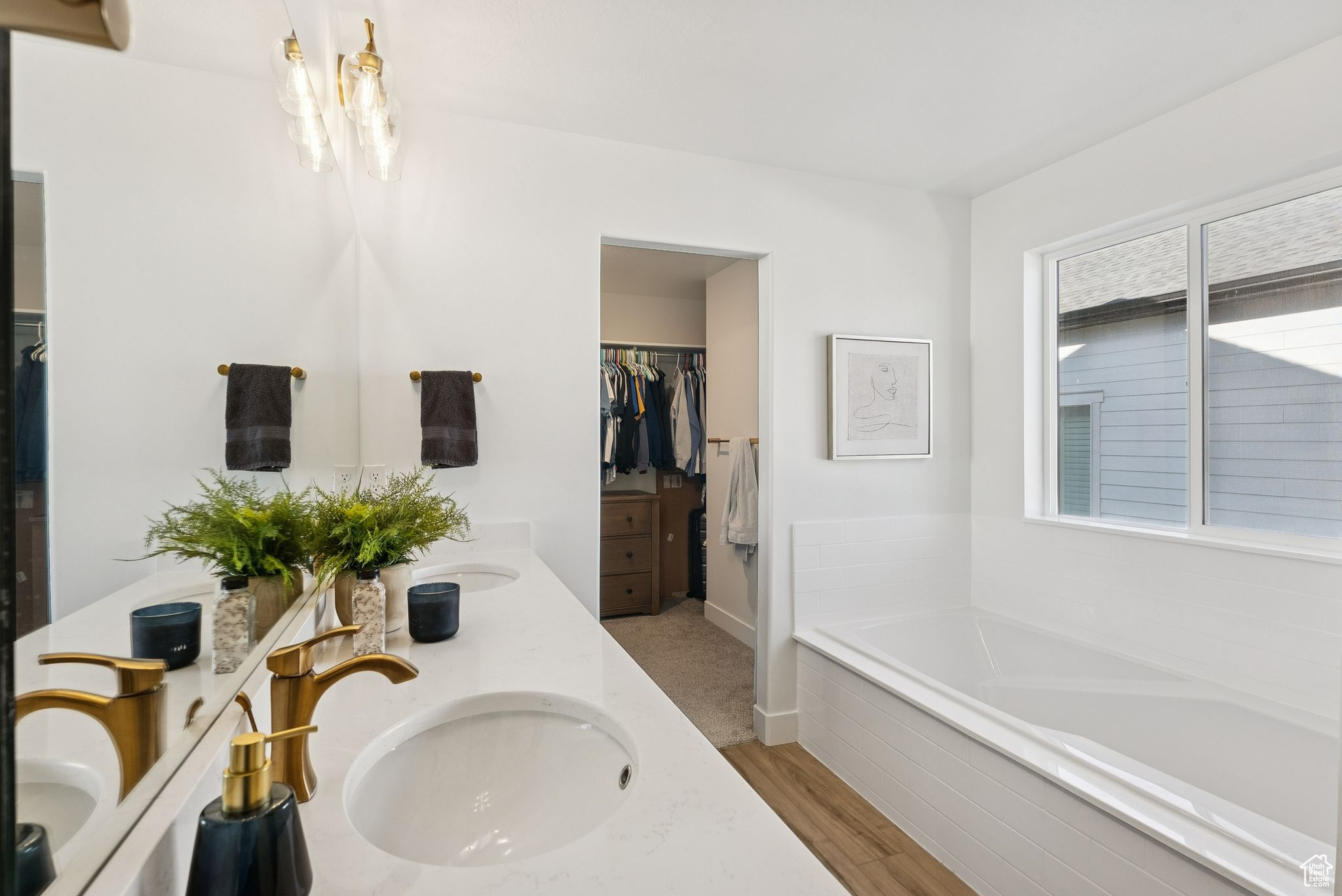 MOUNTAIN RIDGE - Residential