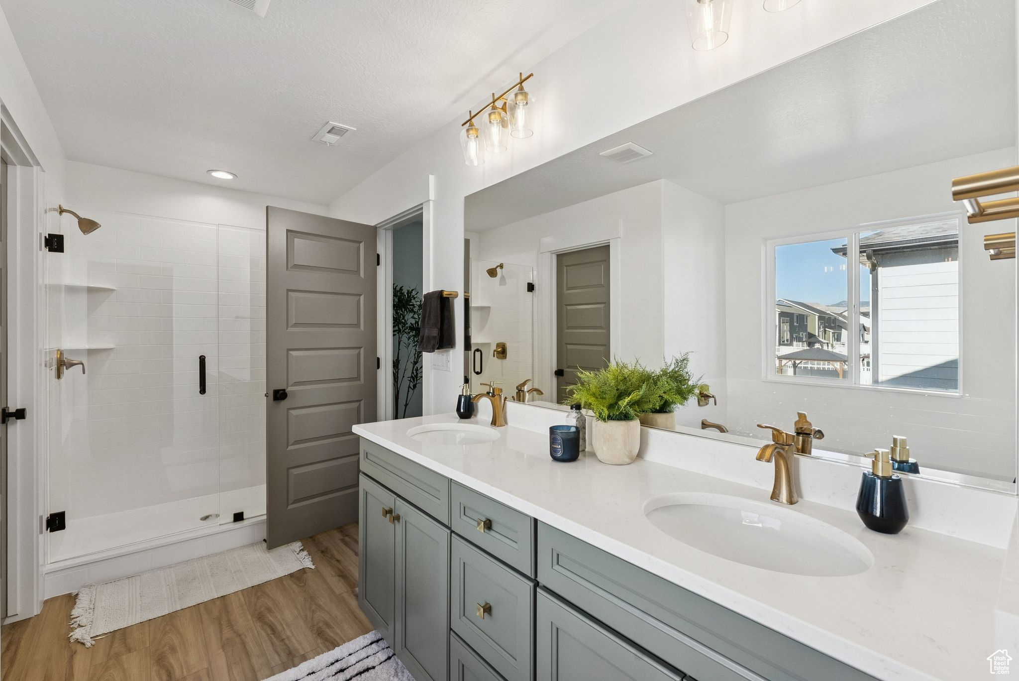 MOUNTAIN RIDGE - Residential