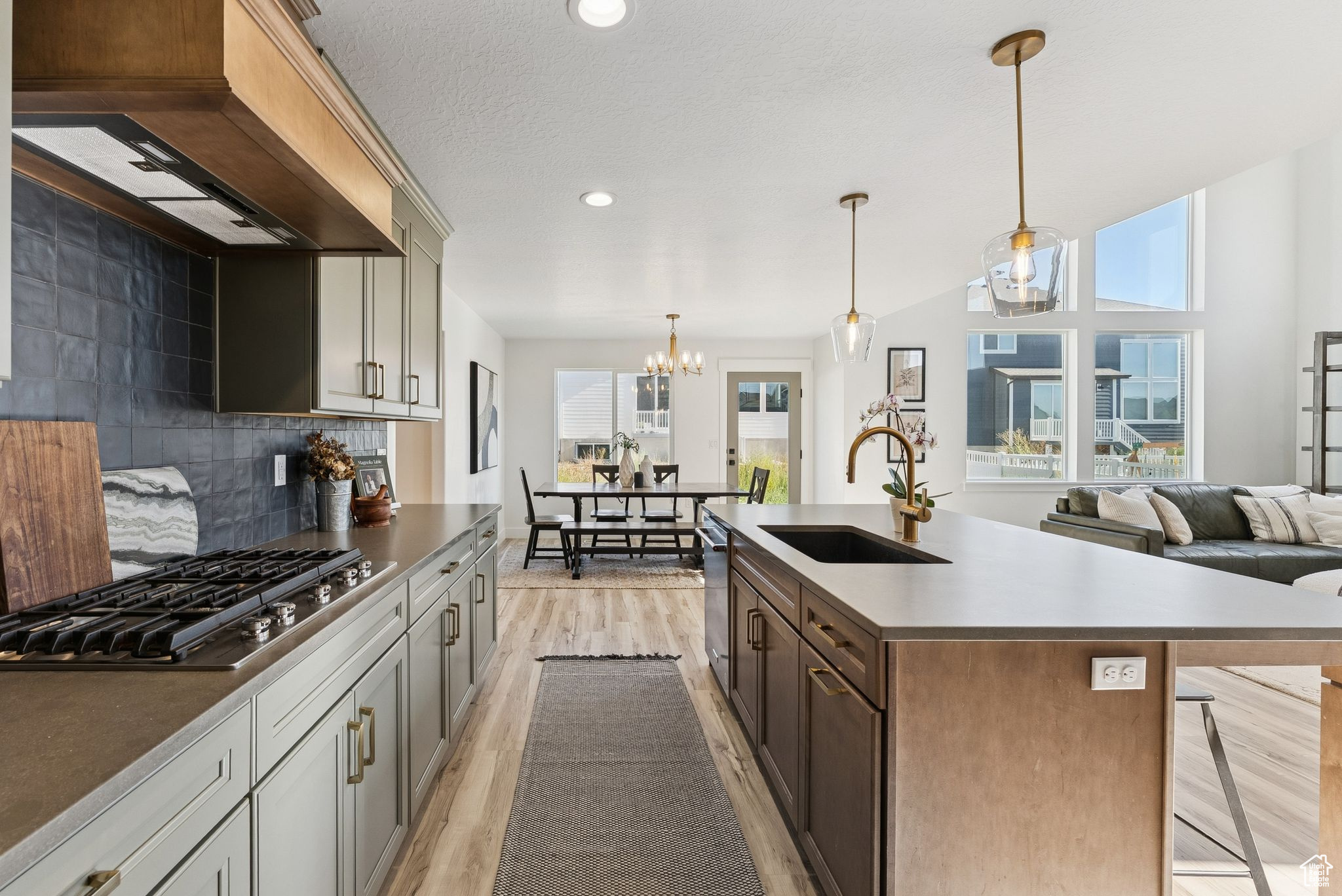 MOUNTAIN RIDGE - Residential