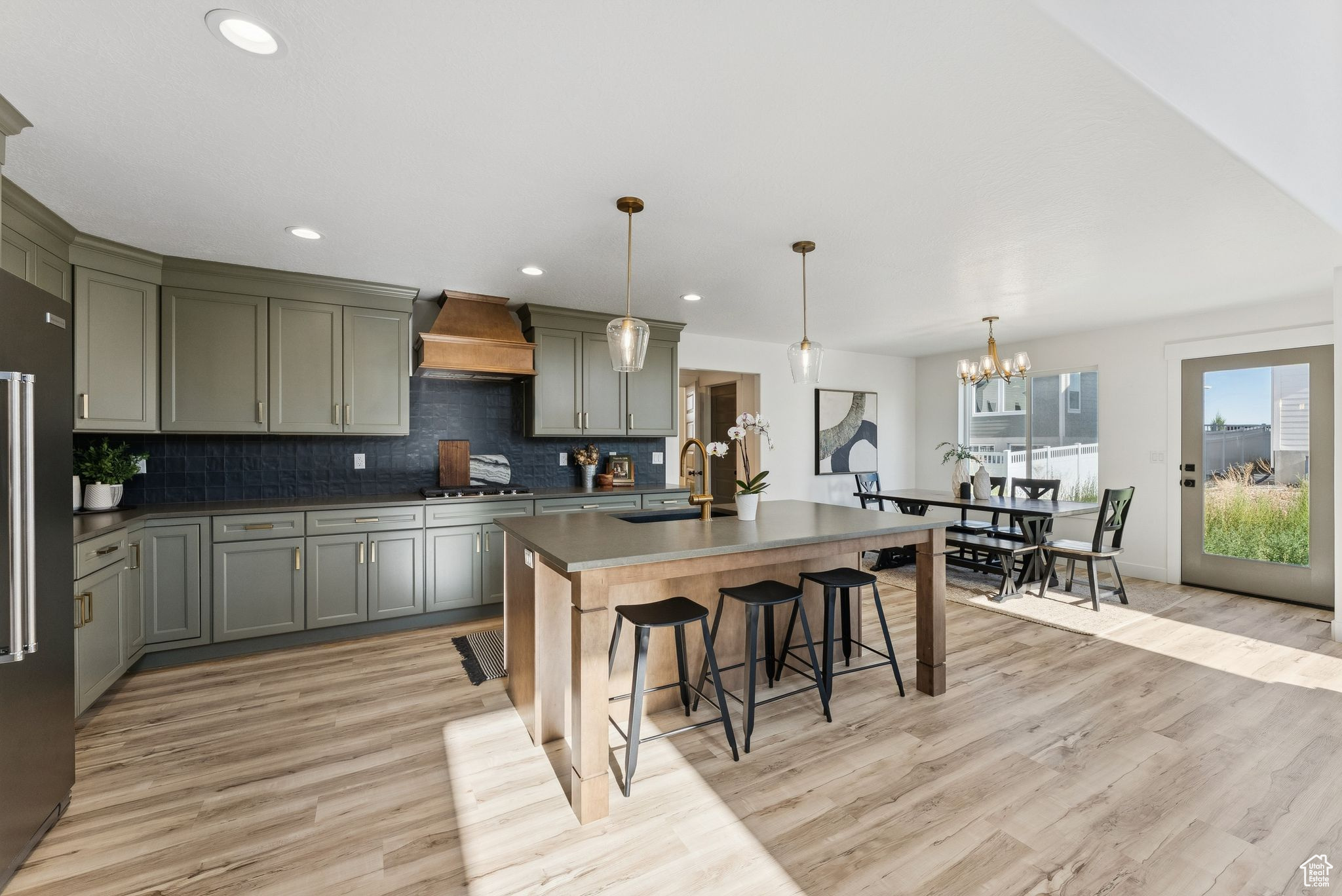 MOUNTAIN RIDGE - Residential