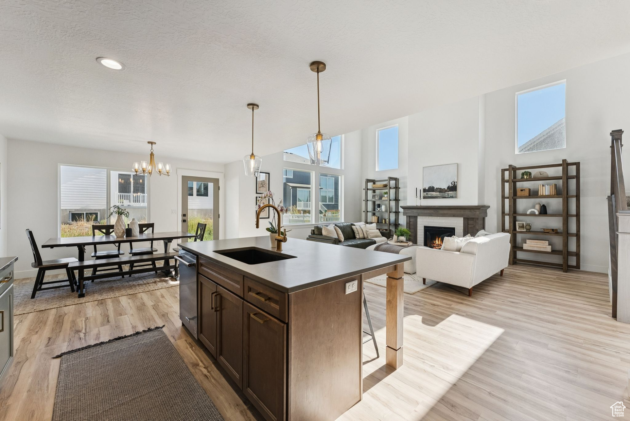 MOUNTAIN RIDGE - Residential