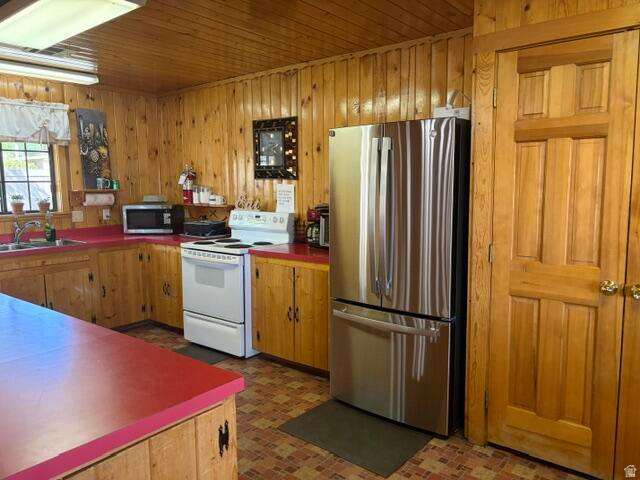 CHEROKEE SPRINGS - Residential