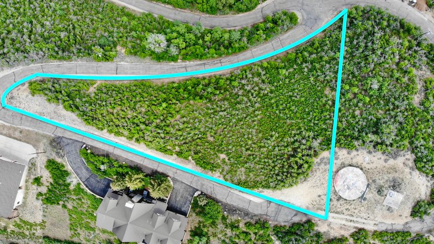 his is more than a homesite, it is a lifestyle. Nestled in the heart of Midway, this elevated lot offers: Breathtaking valley & mountain views Privacy with natural tree coverage Ideal for a walk-out basement Minutes to Park City, Deer Valley & world-class recreation