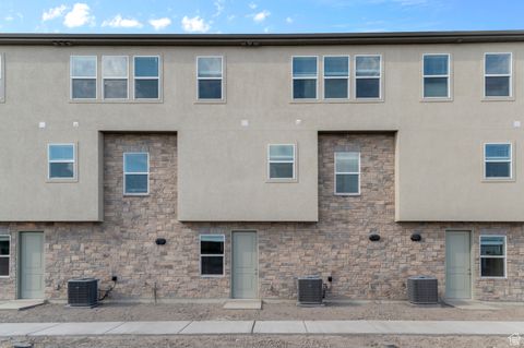 Photo of 556 N BUFFALO GRASS LN, Lindon, UT 84042 (MLS # 2113429)