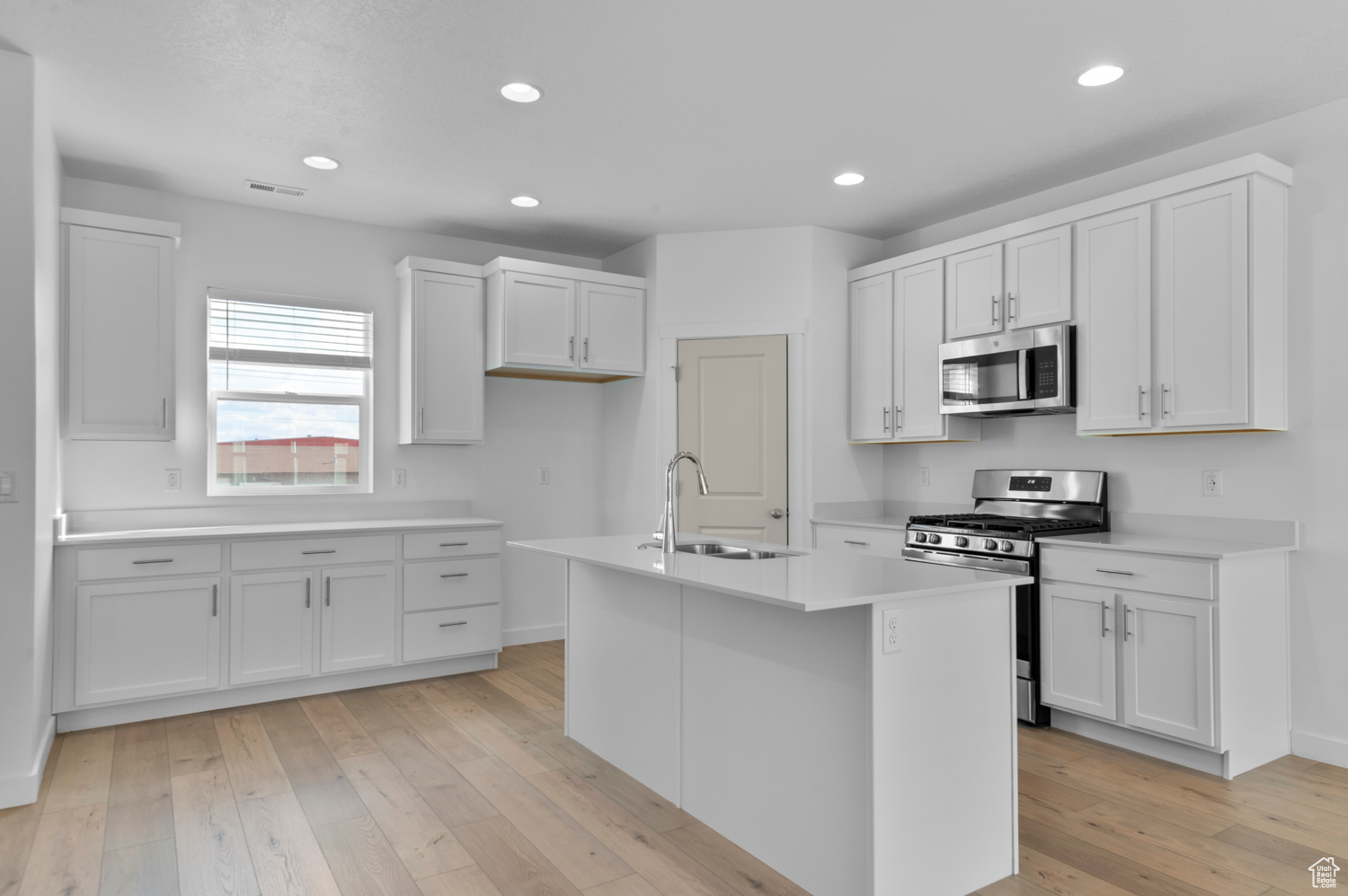 ANDERSON FARMS TOWNS 952 - Residential