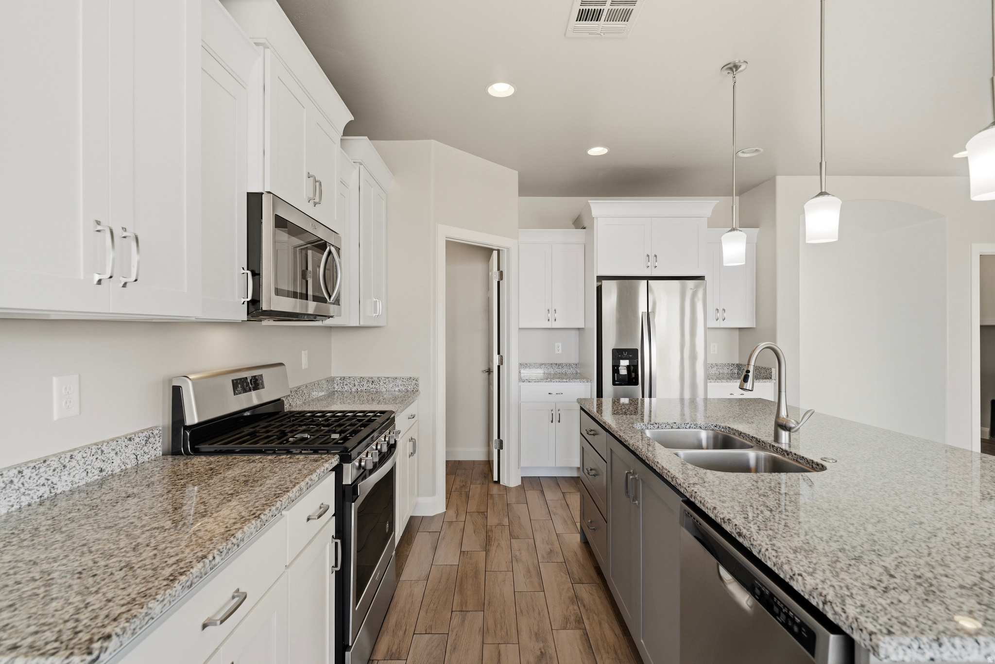 ASPEN ESTATES PH 6 - Residential