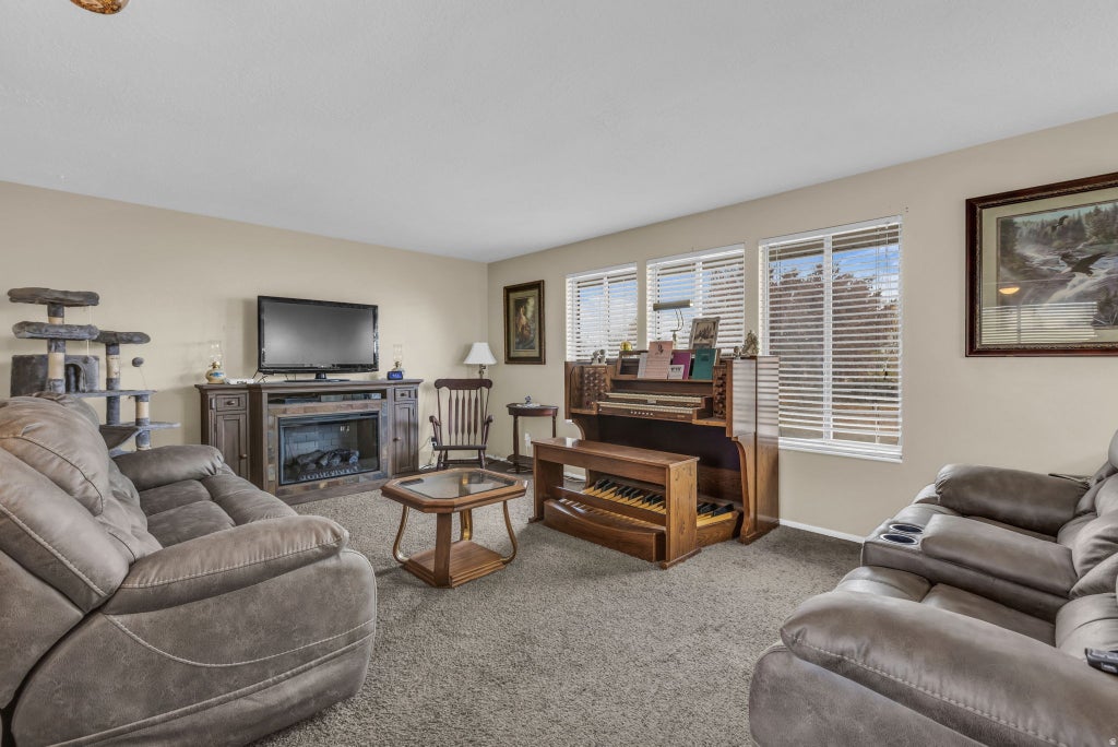 Photo of 1118 N 575 W, Clinton, UT 84015 (MLS # 2175634)