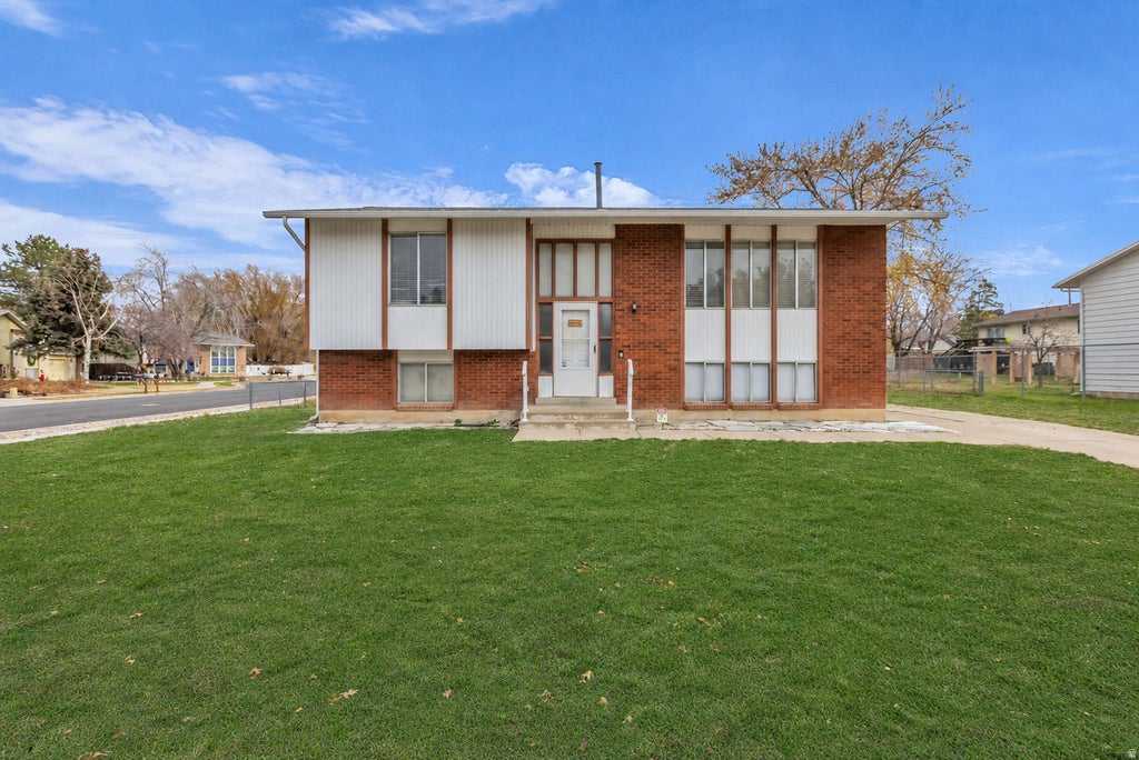 Photo for 1118 N 575 W, Clinton, UT 84015 (MLS # 2175634)
