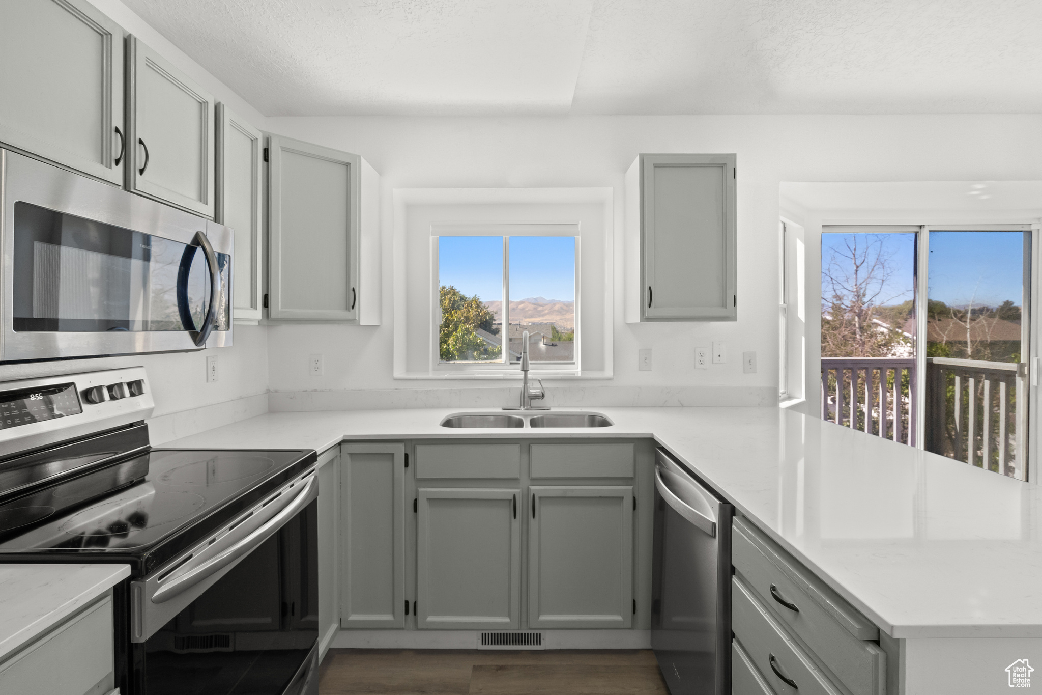 SUNSET ESTATES - Residential