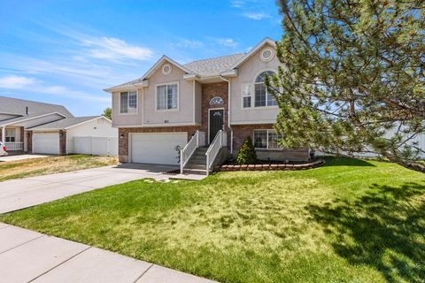 Tiny photo for 1873 N 25 E, Layton, UT 84041 (MLS # 2173854)