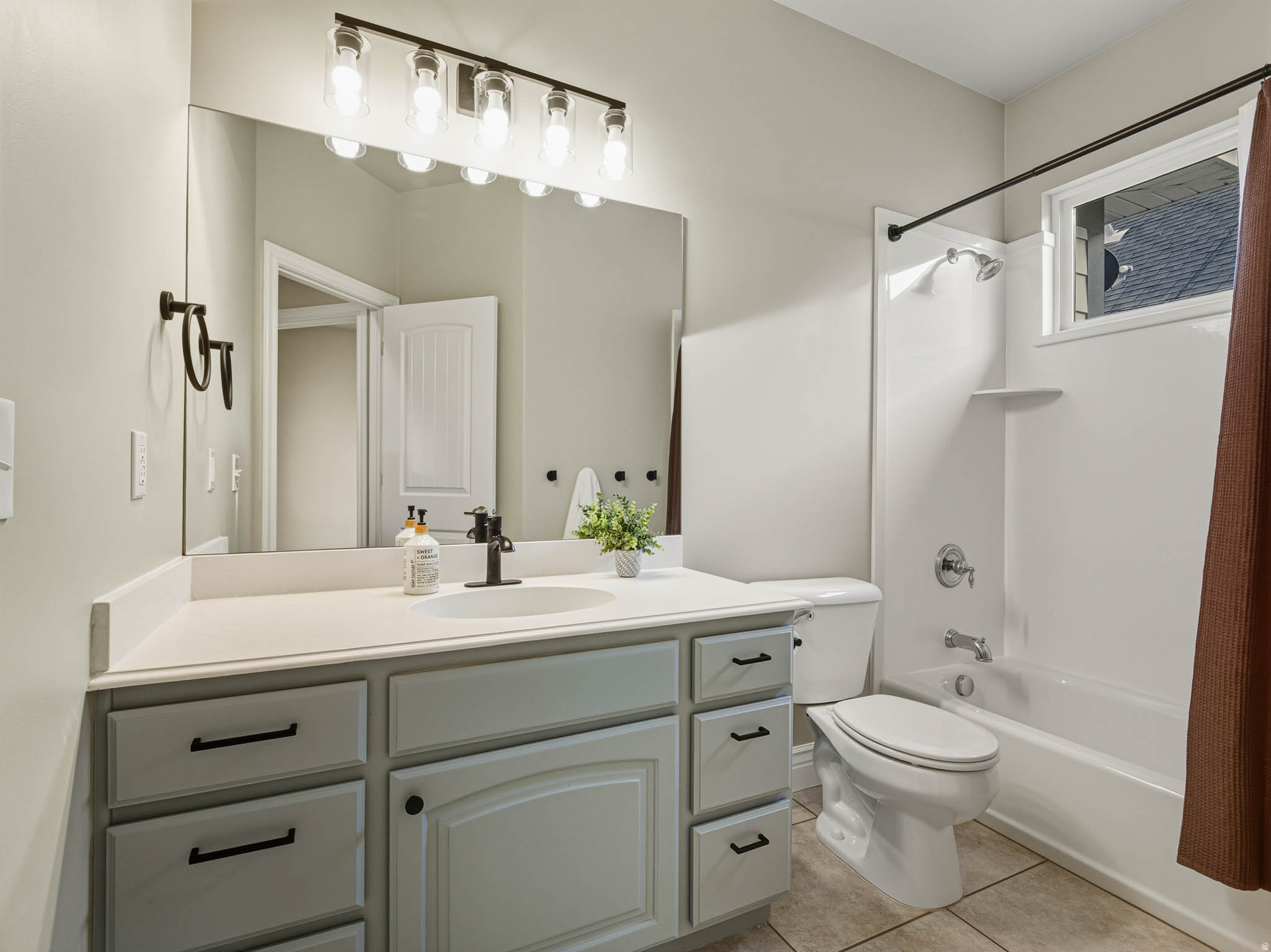 DAYBREAK - Residential