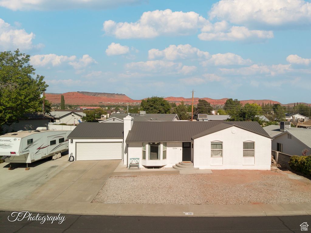 Photo of 1584 SCENIC DR, Santa Clara, UT 84765 (MLS # 2115621)