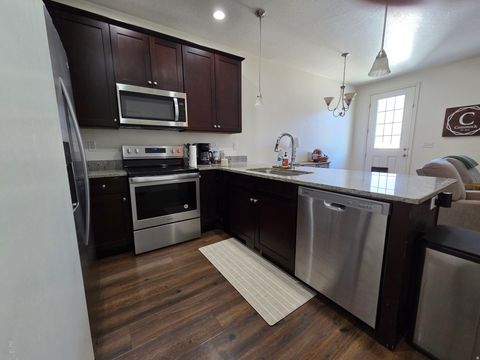 Tiny photo for 737 N 150 E, Salem, UT 84653 (MLS # 2140245)