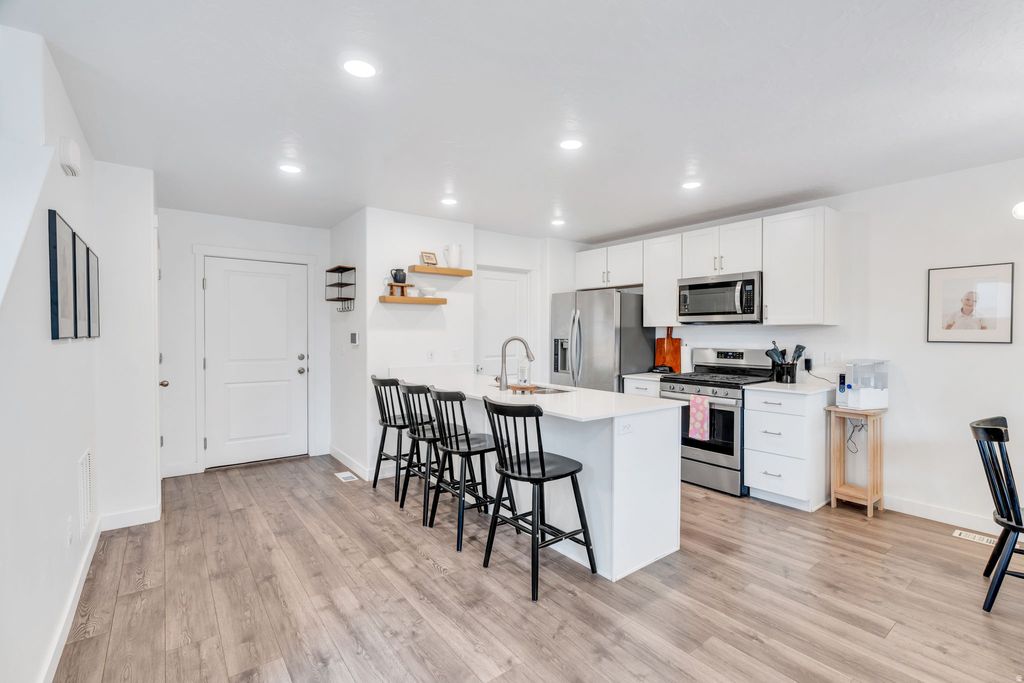 Photo of 1089 E BEARING DR #1355, Saratoga Springs, UT 84045 (MLS # 2140980)