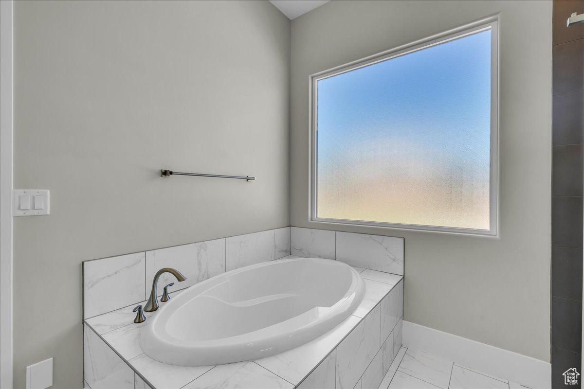 FIELDSTONE PH 5 - Residential