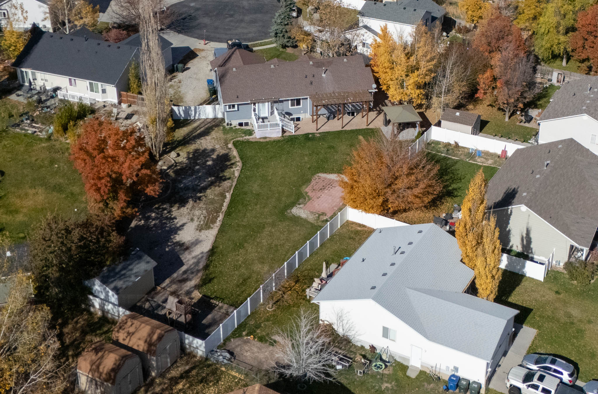 DIAMOND SUMMIT - Residential