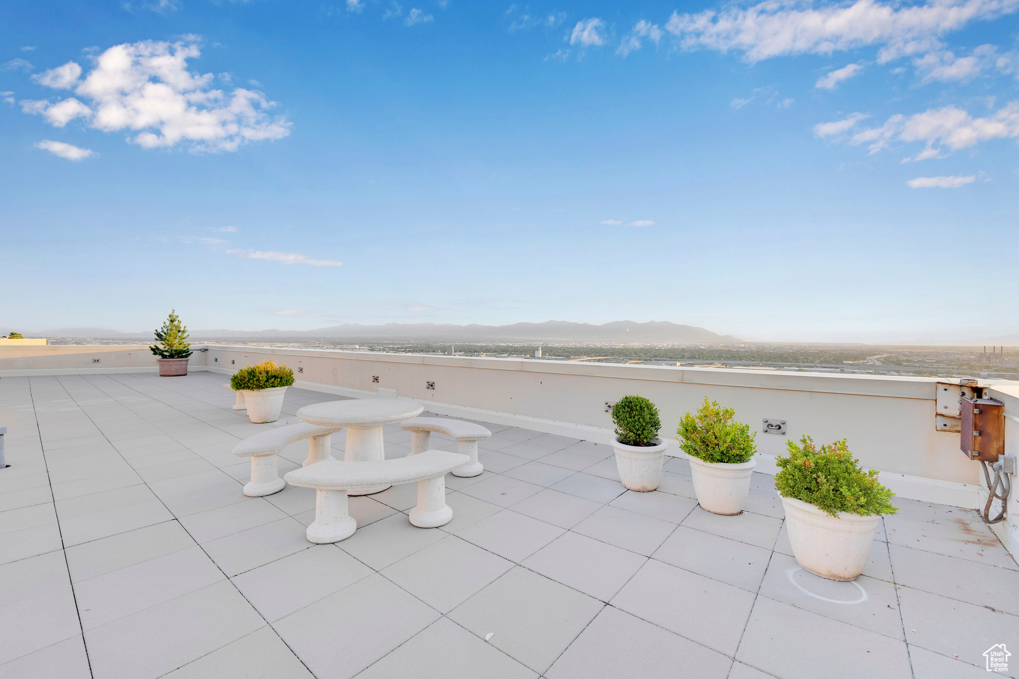 AMERICAN TOWERS CONDM - Residential