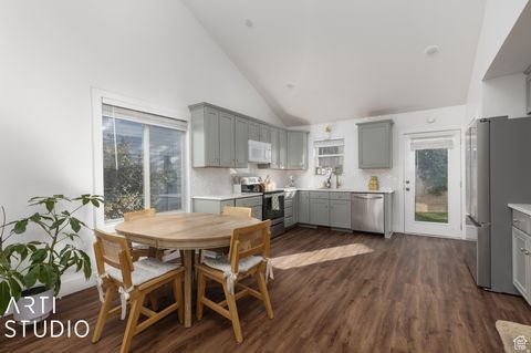 Photo of 3131 APPLEWOOD DR, Bountiful, UT 84010 (MLS # 2159091)