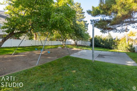 Tiny photo for 3131 APPLEWOOD DR, Bountiful, UT 84010 (MLS # 2159091)