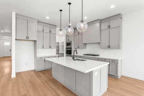 Tiny photo for 626 N LEGEND CIR #479, Mapleton, UT 84664 (MLS # 2143481)