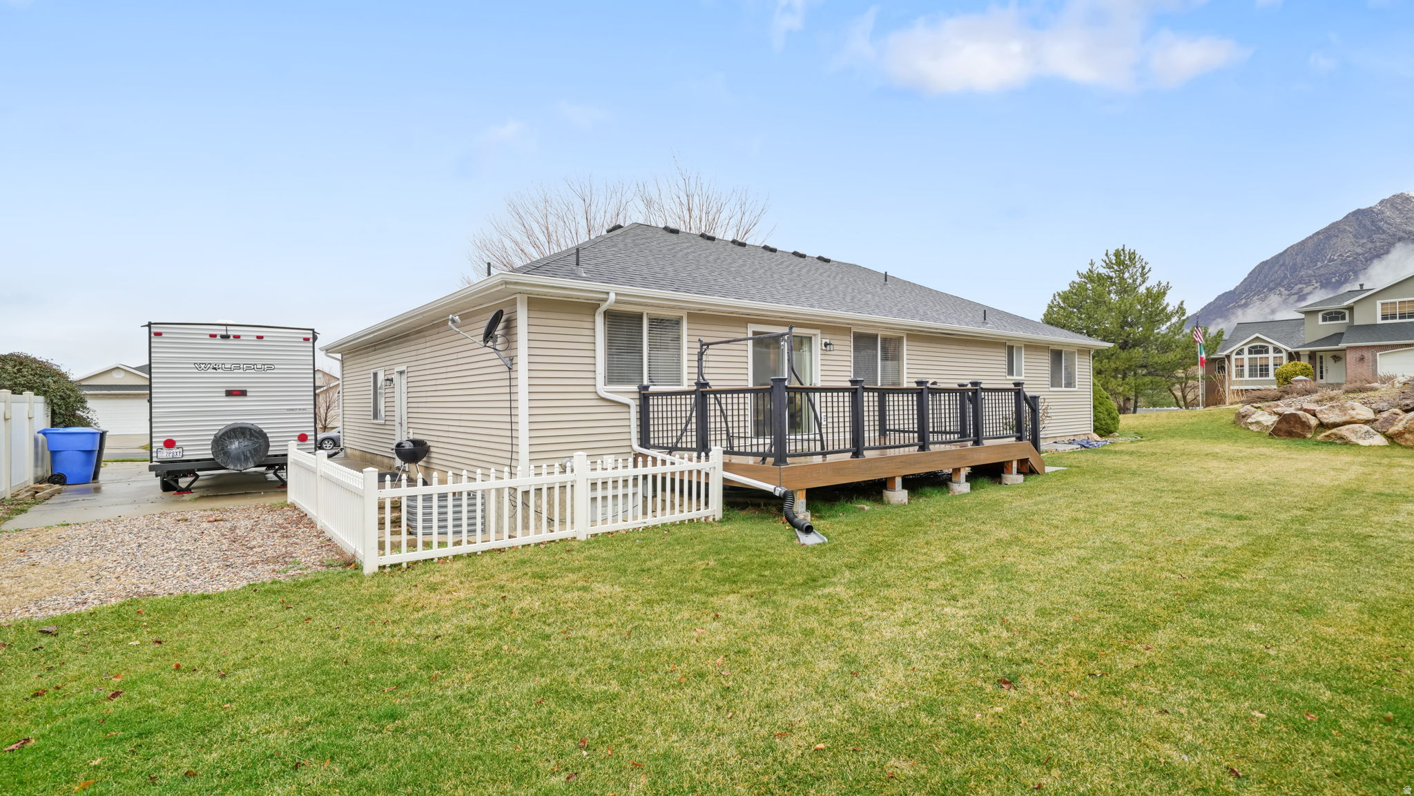 HALL TREE - Residential