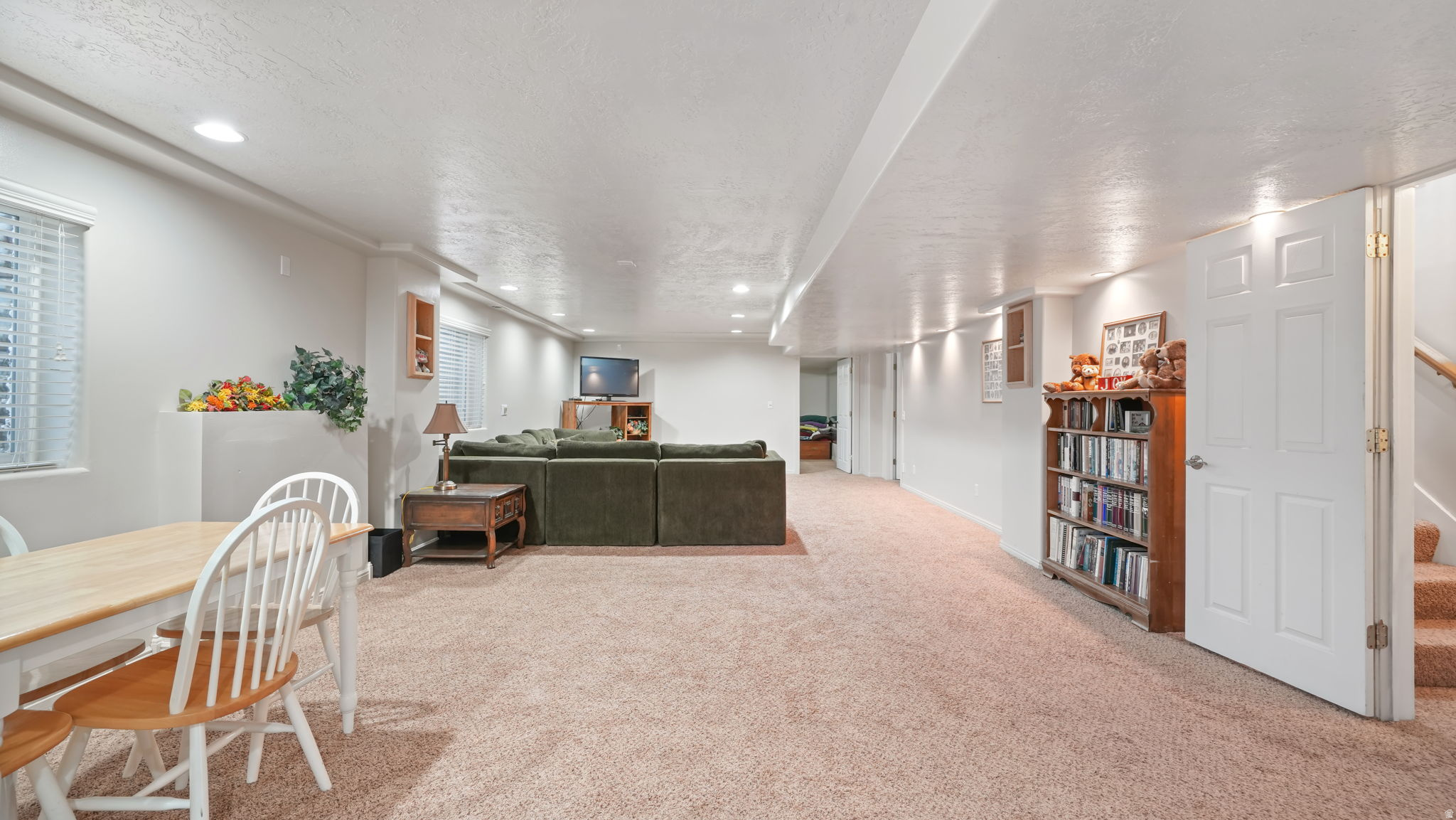 HALL TREE - Residential