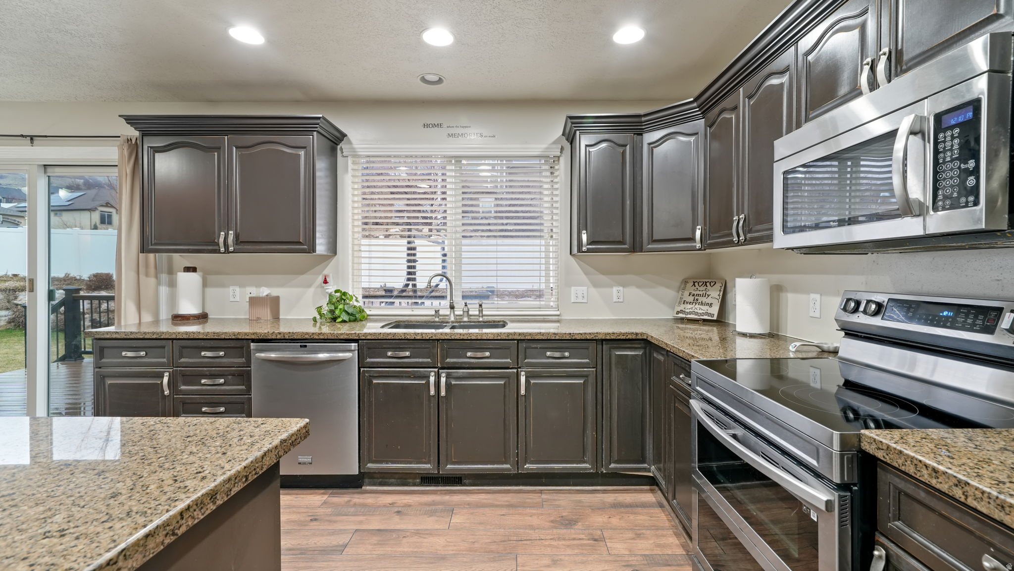 HALL TREE - Residential