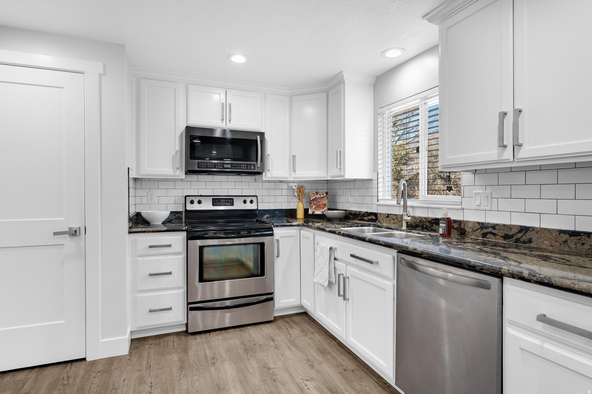 CANYON MEADOWS - Residential