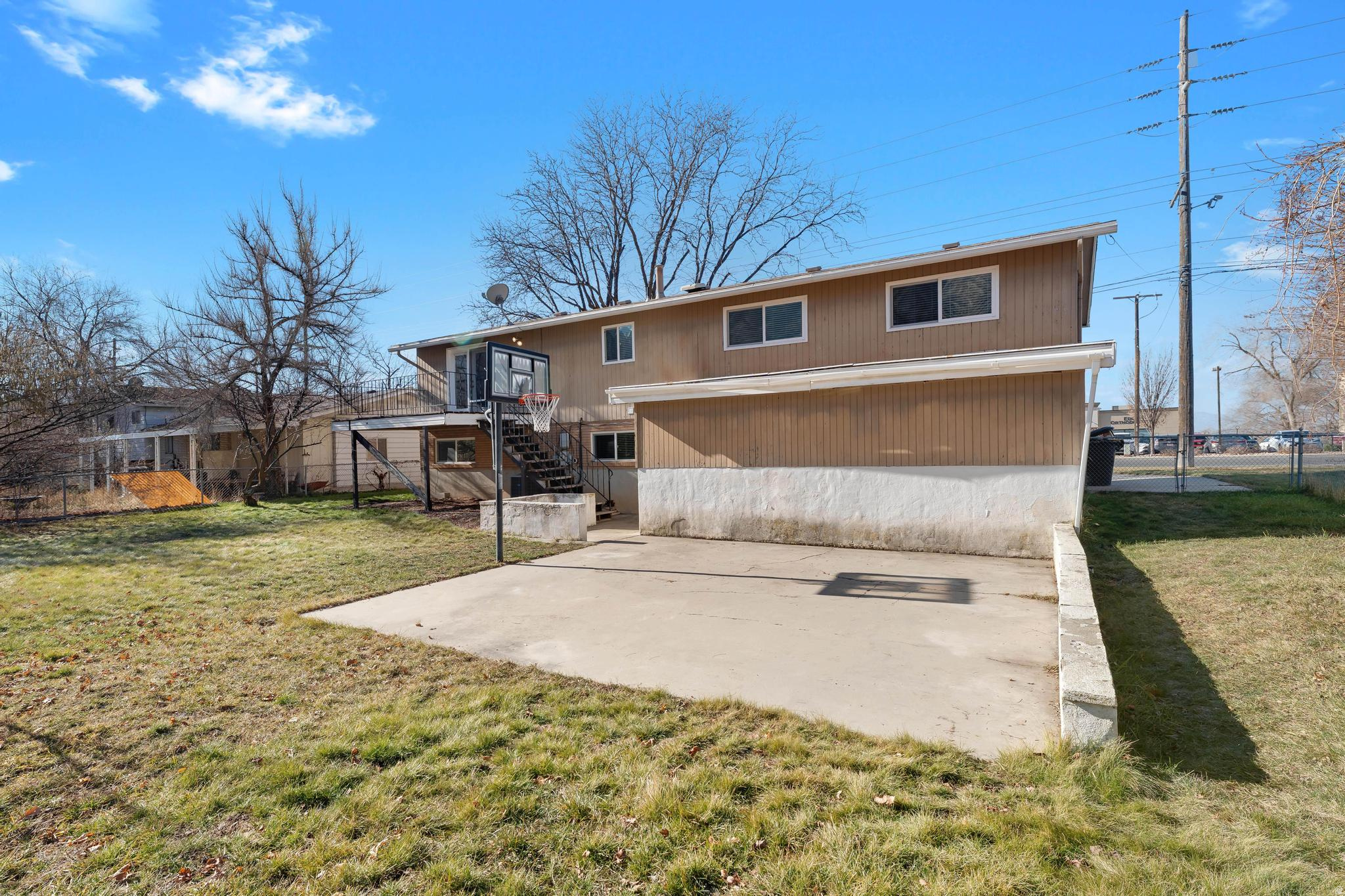 CANYON MEADOWS - Residential