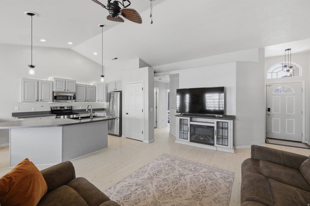 Photo of 345 N 2450 E #206, Saint George, UT 84790 (MLS # 2155866)