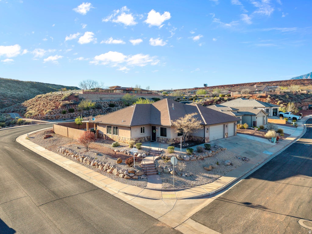 Photo of 1907 N CREEK SIDE CT, Washington, UT 84780 (MLS # 2182583)