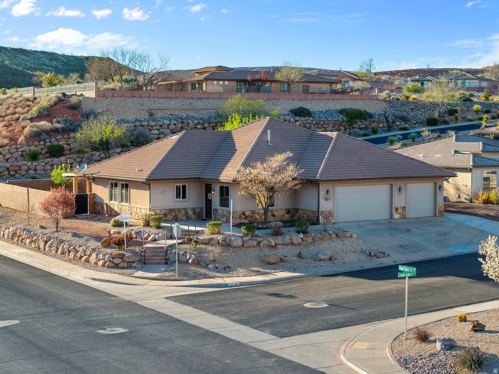 Photo of 1907 N CREEK SIDE CT, Washington, UT 84780 (MLS # 2182583)