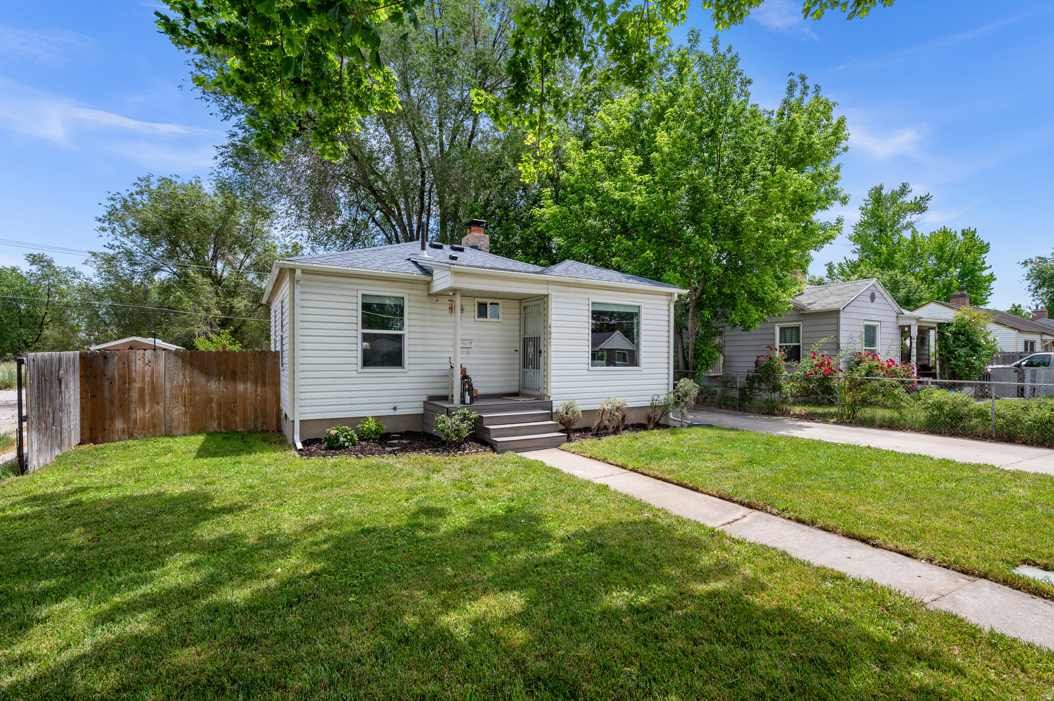 VILLAGE GARDENS - Residential