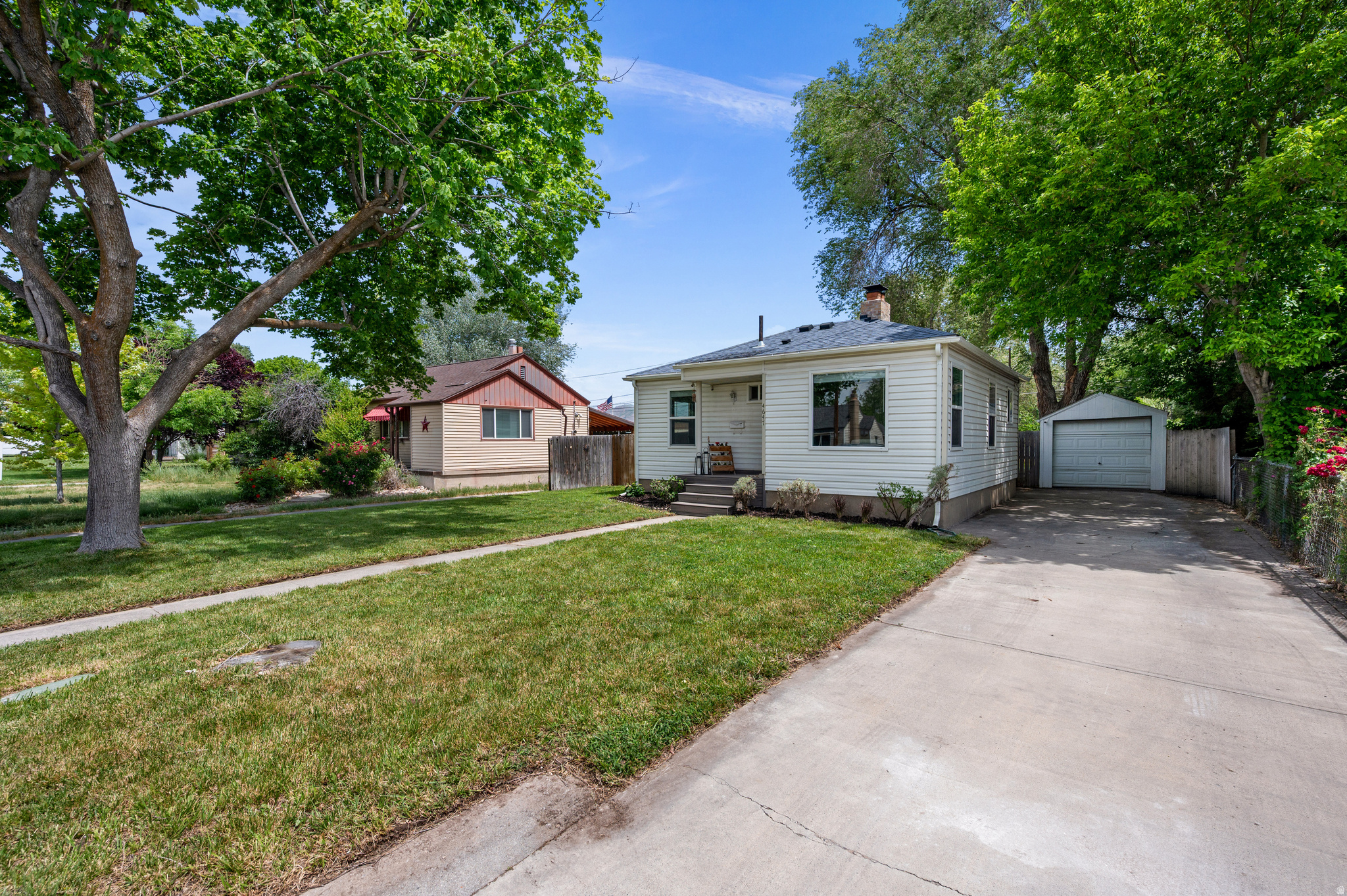VILLAGE GARDENS - Residential