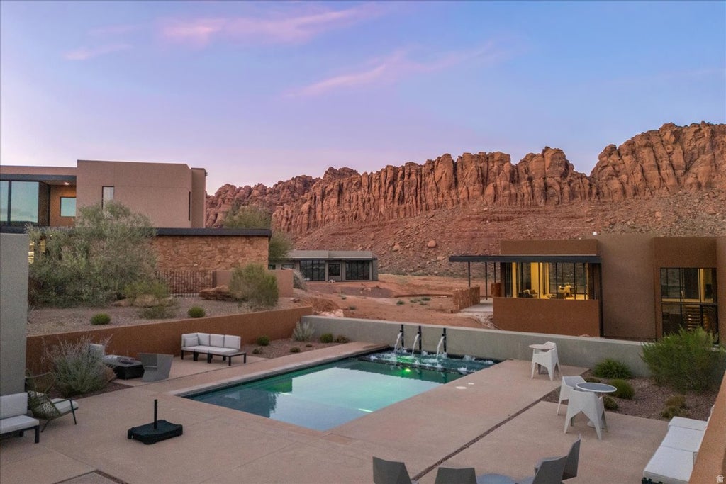 Photo of 705 N SANCTUARY PL, Ivins, UT 84738 (MLS # 2183393)