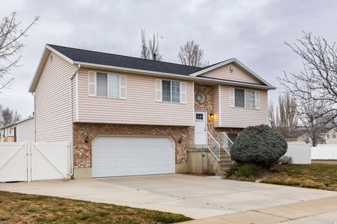Photo of 832 W 1520 N, Clinton, UT 84015 (MLS # 2138861)