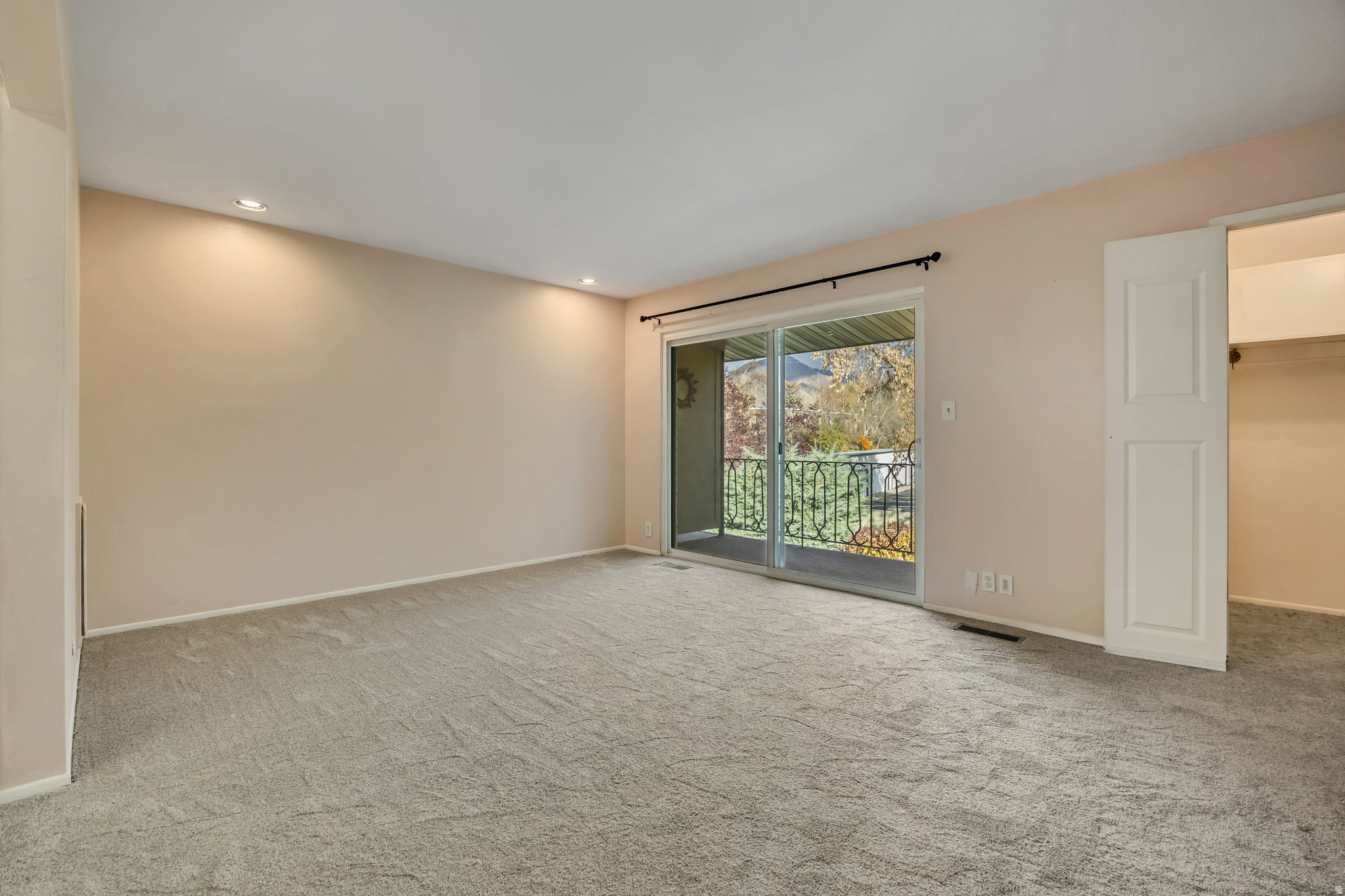 WOODBRIDGE - Residential