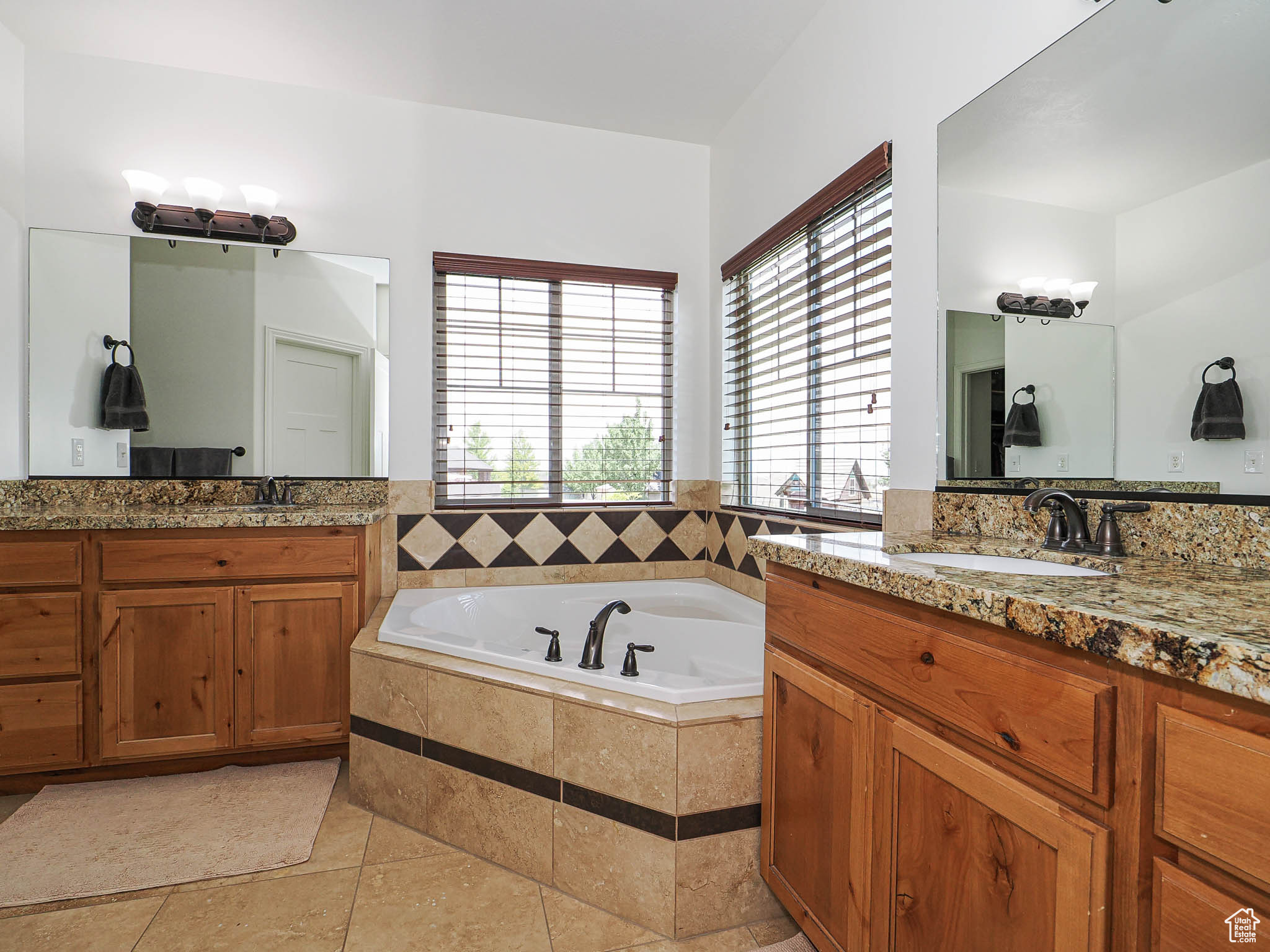 INDIAN HOLLOW - Residential