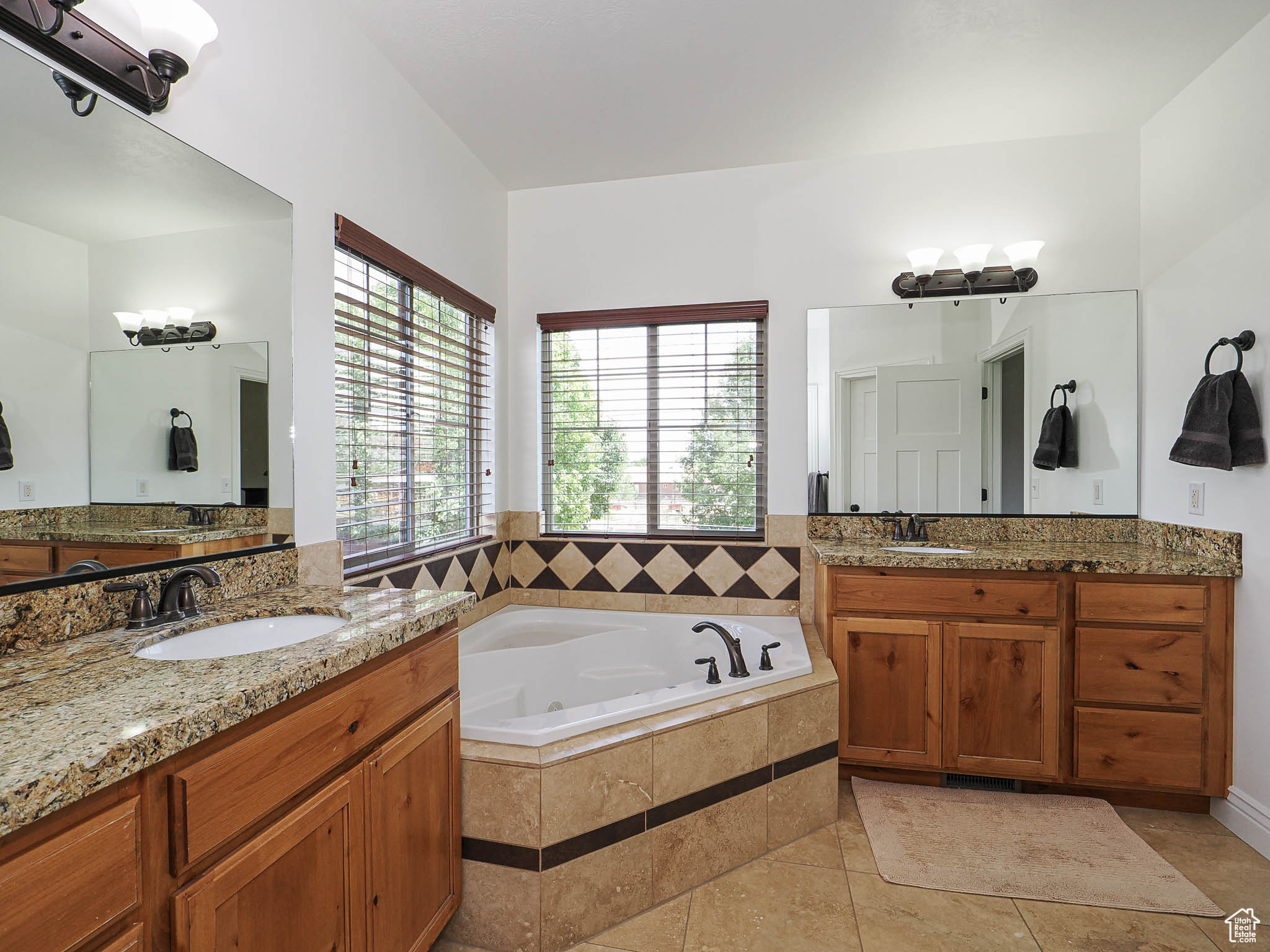 INDIAN HOLLOW - Residential