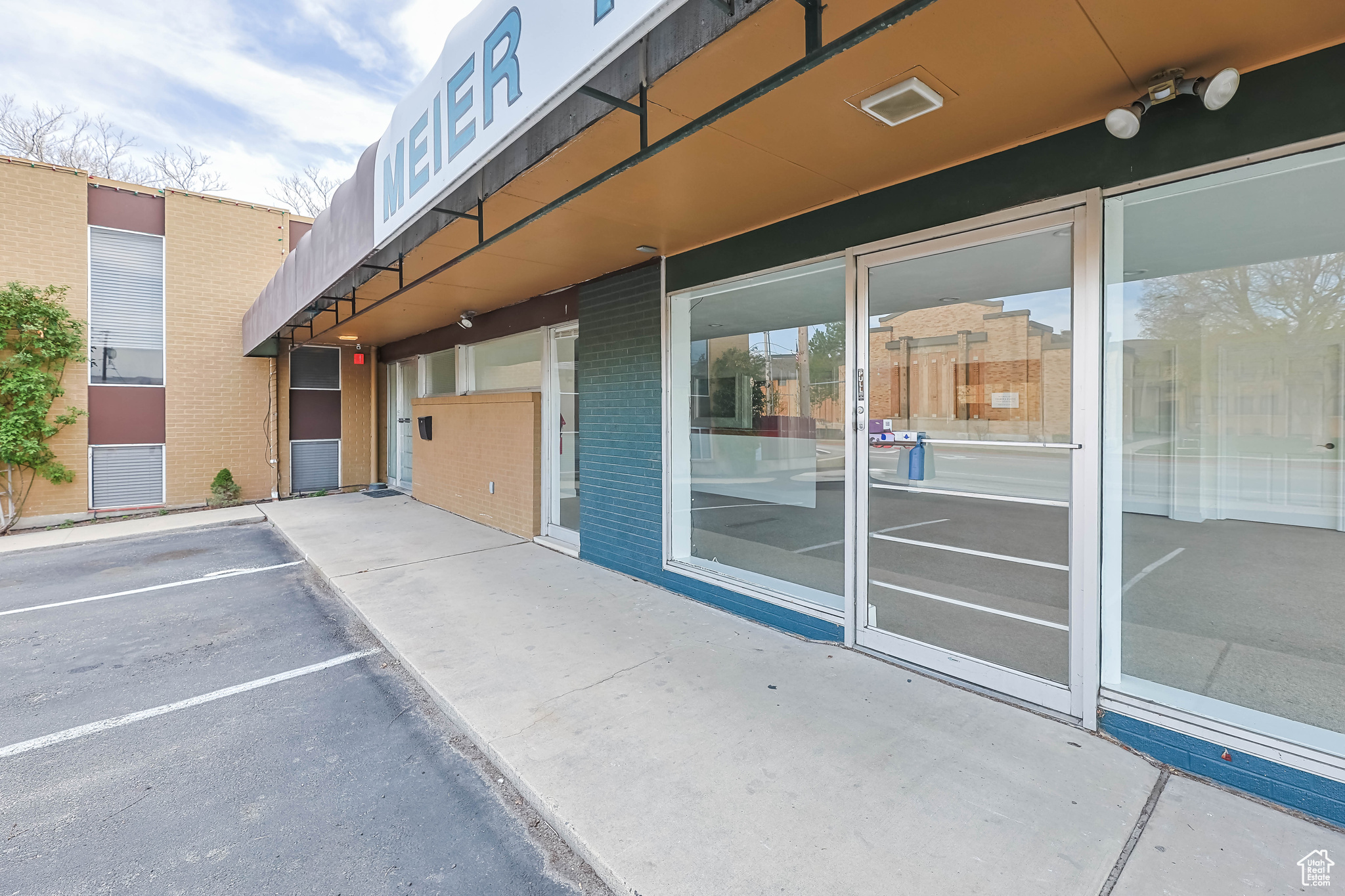 PARK - Commercial Sale