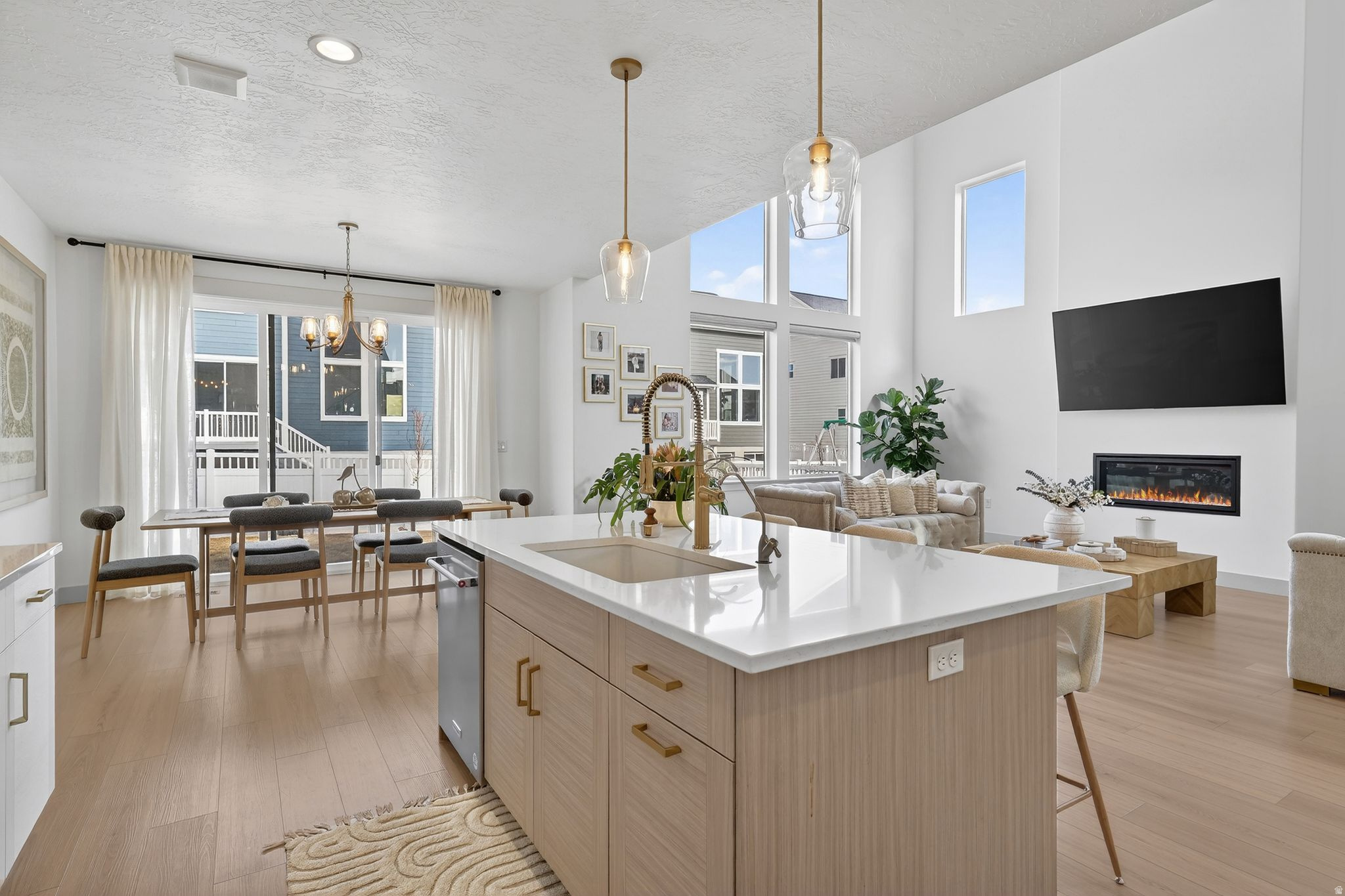 MOUNTAIN RIDGE - Residential